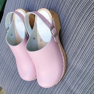 Sven Backstrap Clogs pink